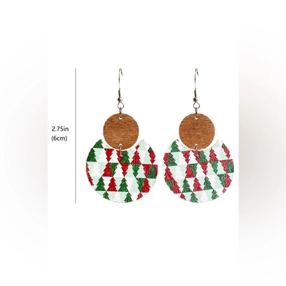 NEW Boutique Classic Wooden Dangly Earrings with Checkered Christmas Tree Design